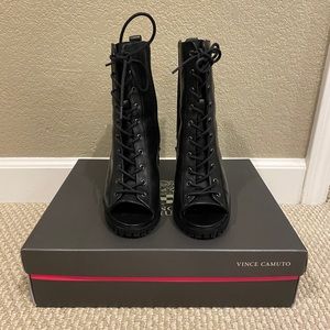 VINCE CAMUTO - HEMMY DRESSY PEEP TOE ANKLE BOOTS (Black/7.5)